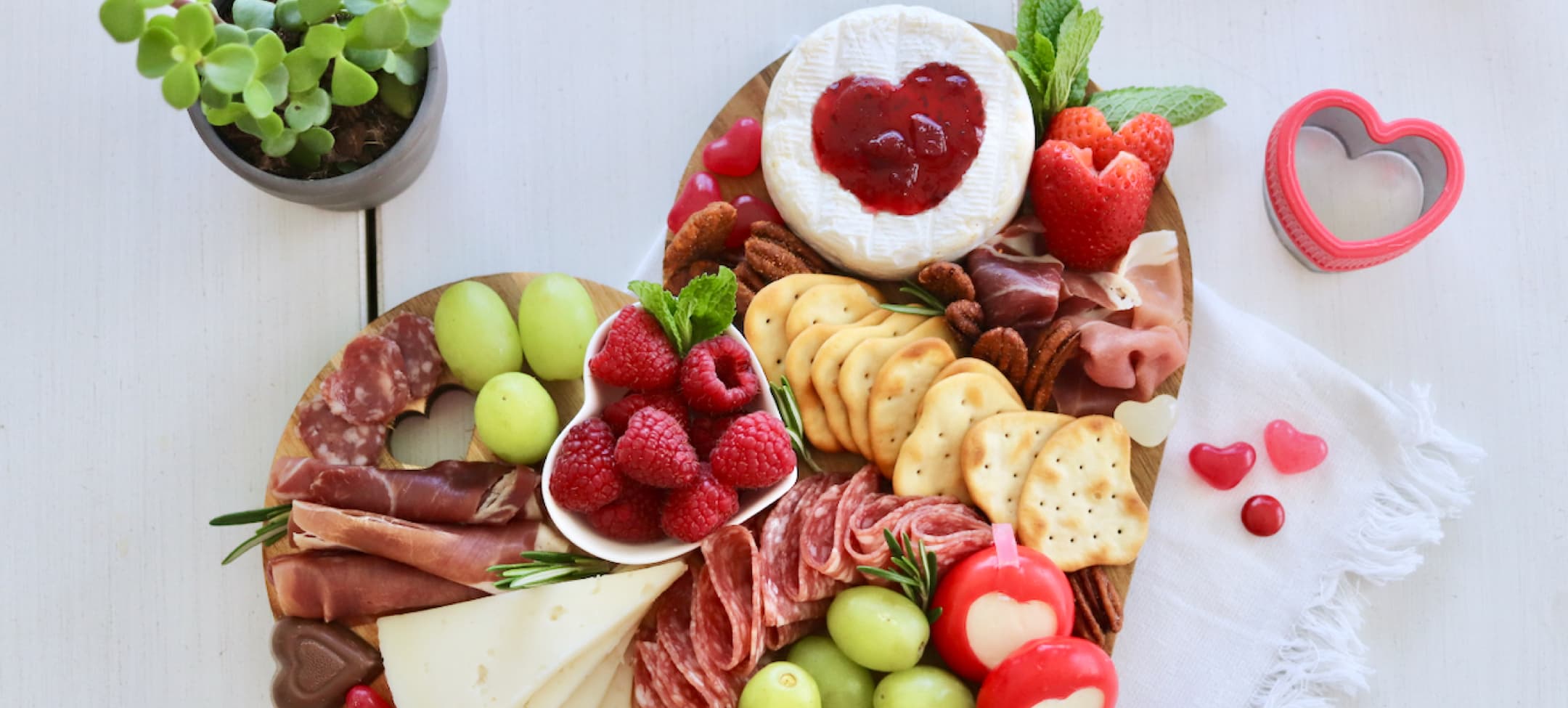 Tabla de charcuterie y quesos para San Valentín